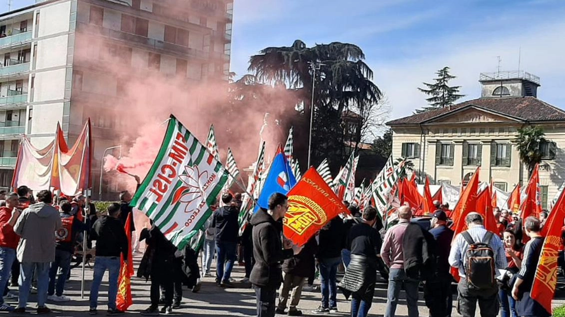 I manifestanti hanno invaso le strade di Monza Metalmeccanici in sciopero per otto ore: l’obiettivo è il rinnovo del contratto nazionale