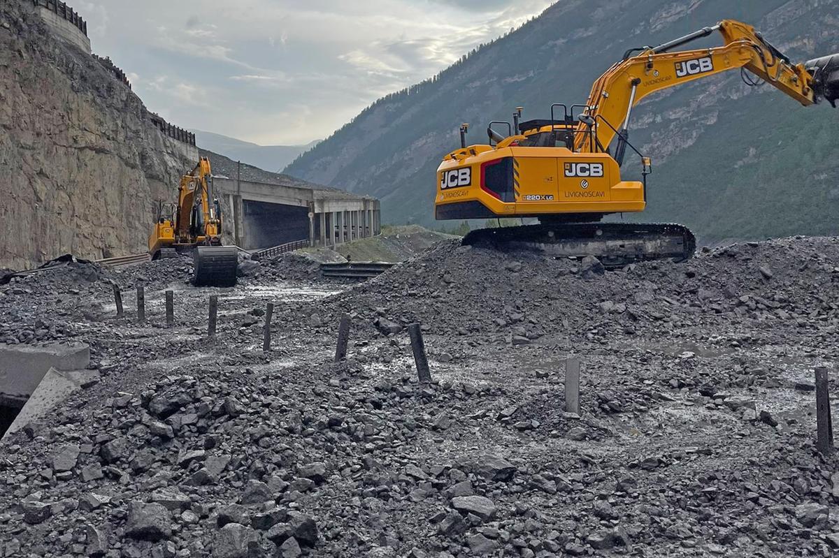Frana di Ferragosto a Livigno: strada ripulita ma ancora chiusa sul Gallo. Paura per i turisti tedeschi