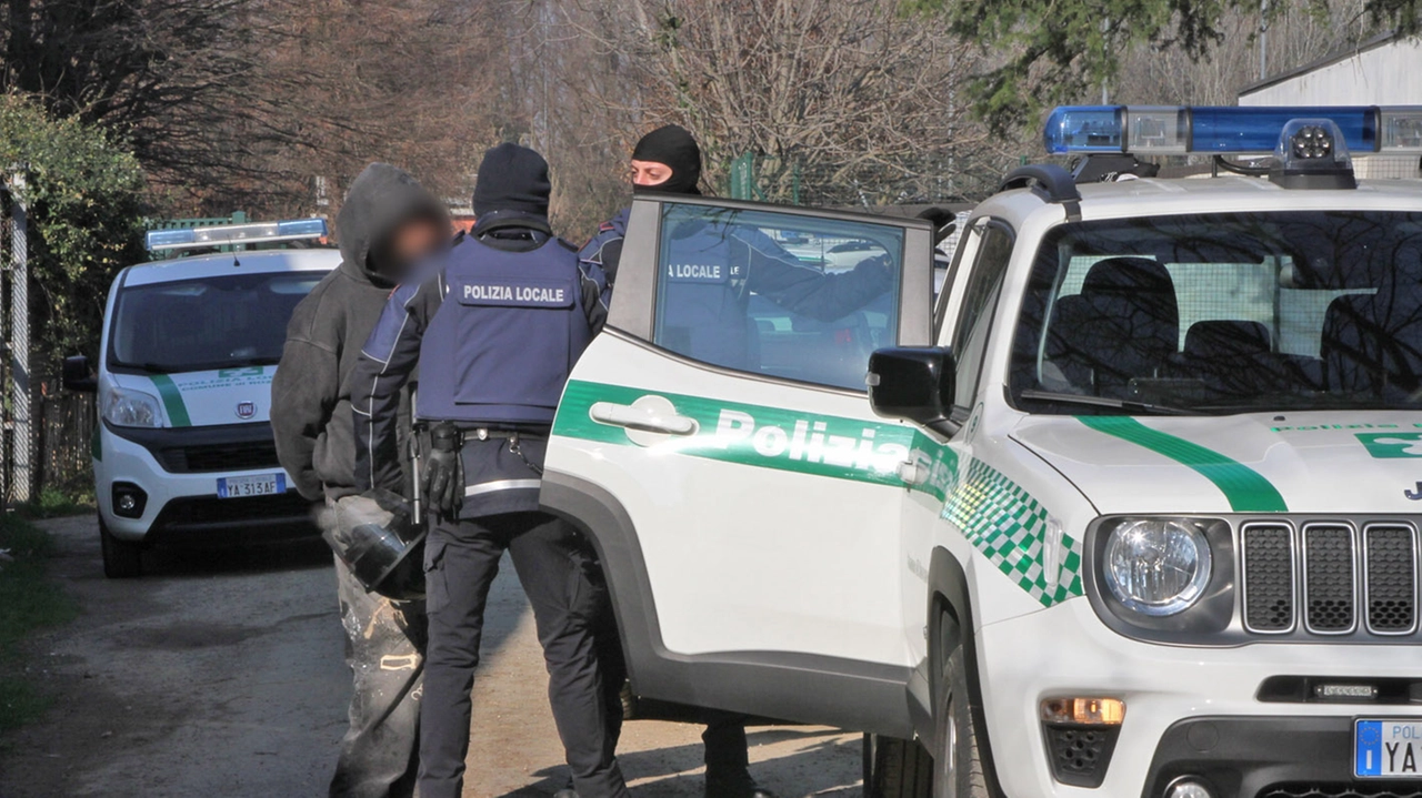 Rozzano,  sgombero ex campo sportivo