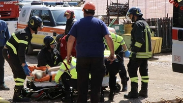 Straziato dalla gru. La morte di Mohamed la rabbia dei sindacati: "Cantieri fuori controllo"