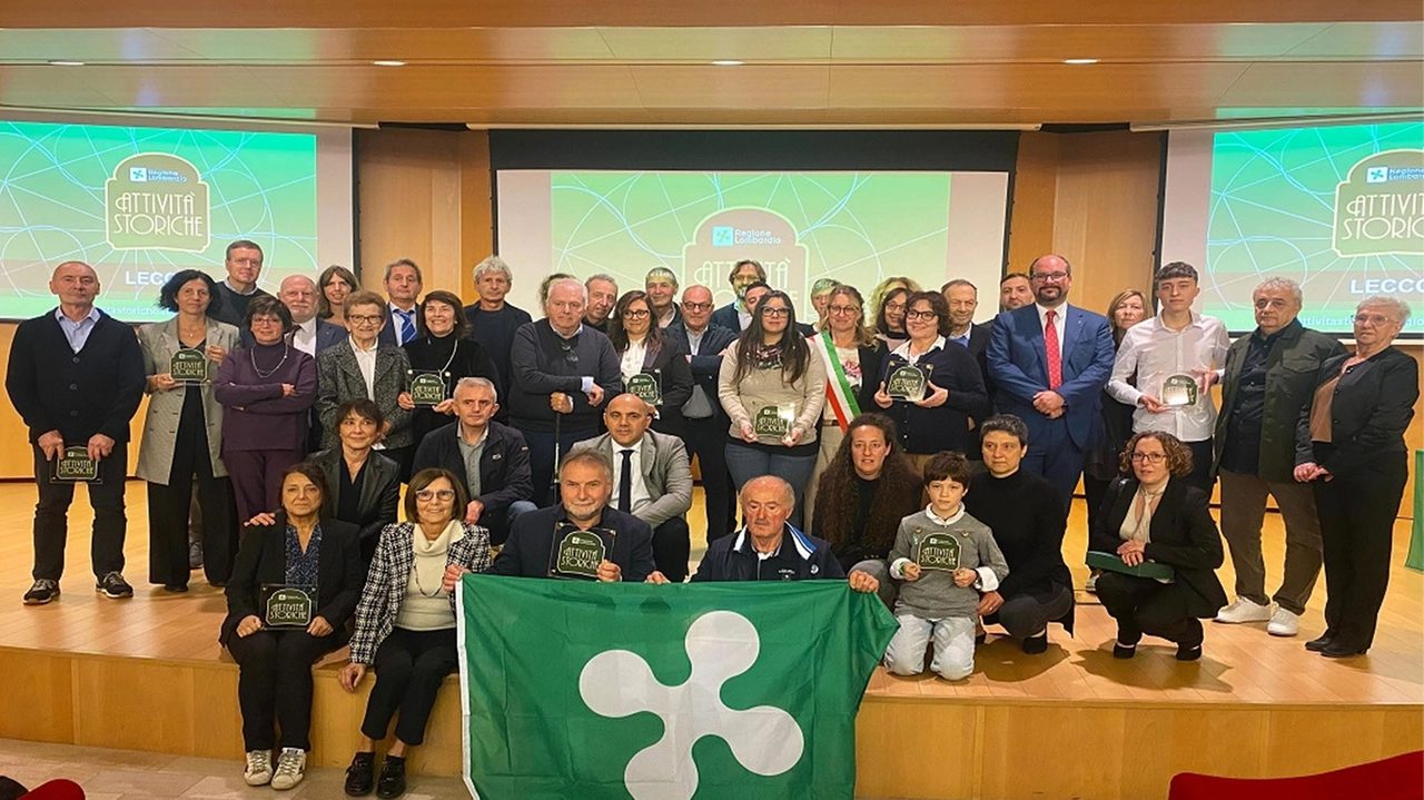 La premiazione negli uffici della Regione assieme all'assessore Guidesi La premiazione negli uffici della Regione assieme all'assessore Guidesi