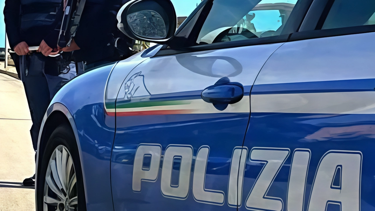 Padre e figlio sono stati fermati da una pattuglia della Polizia. Poi la perquisizione della loro casa Padre e figlio sono stati fermati da una pattuglia della Polizia. Poi la perquisizione della loro casa