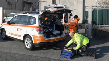 Lavoro, quattro morti in 15 giorni. Giù da un tetto o da un muletto: "E il 2024 era già stato terribile"