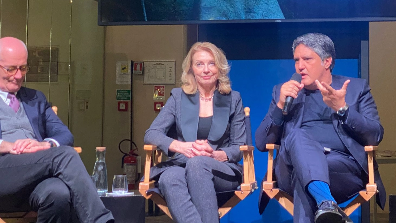 Da sinistra Franco Gabrielli, Francesca Nanni e Davide Desario al Piccolo Teatro Grassi Da sinistra Franco Gabrielli, Francesca Nanni e Davide Desario al Piccolo Teatro Grassi