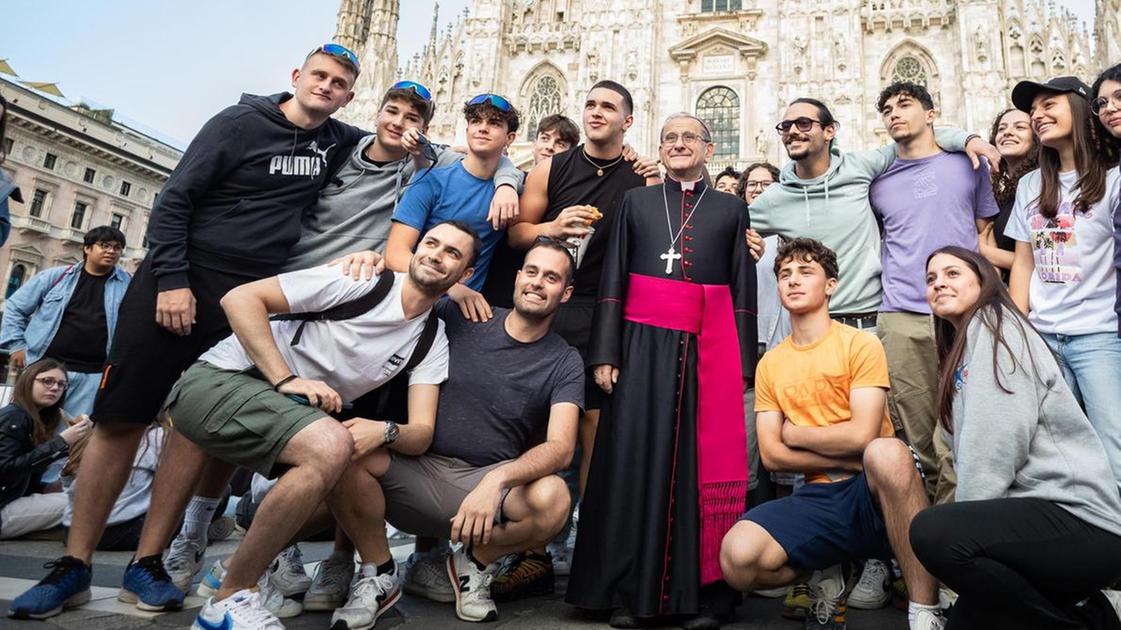 l incontro tra delpini e volontari degli oratori