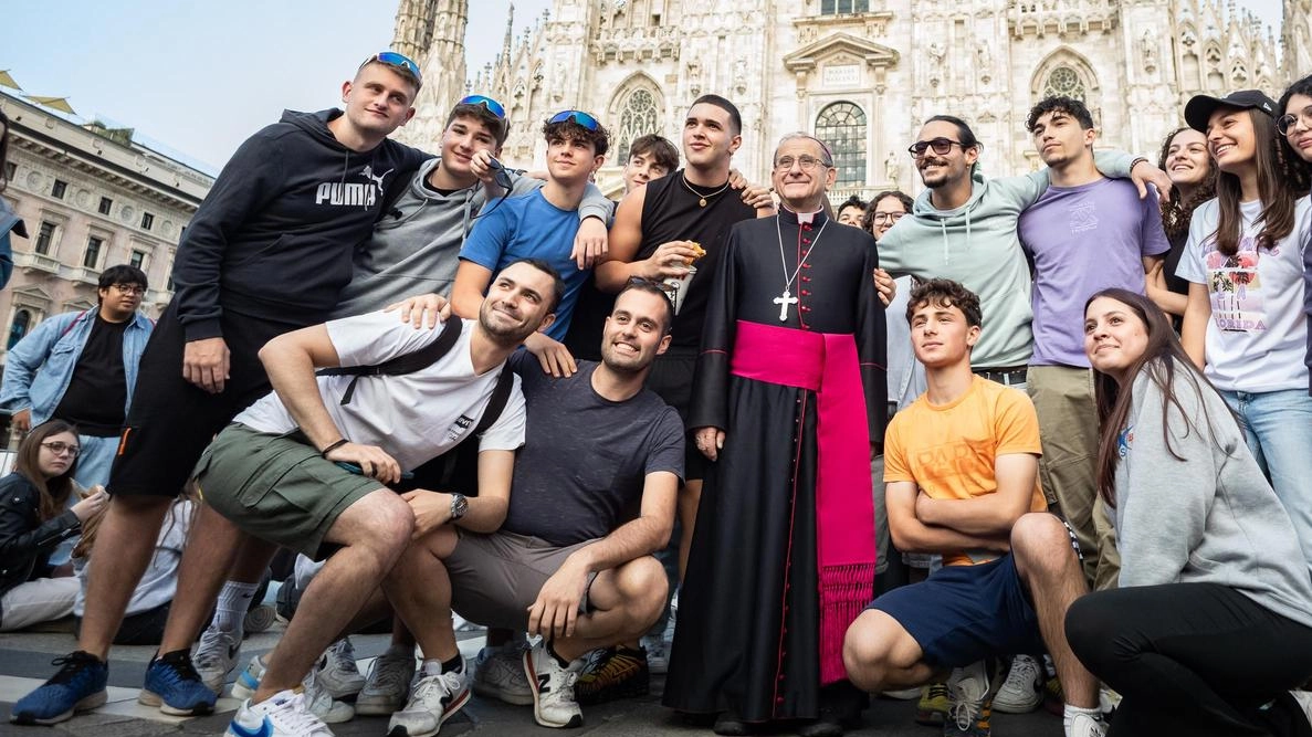 Monsignor Mario Delpini ieri pomeriggio ha incontrato educatori, animatori e giovani della diocesi in piazza Duomo per l’inizio degli...
