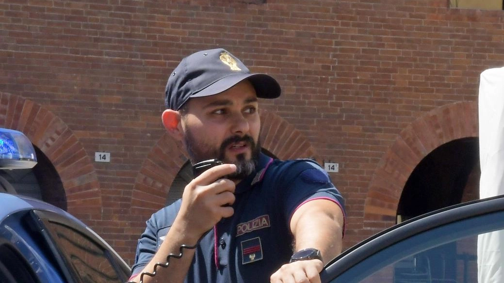 La Polizia però ferma l’autore: si tratta di un minore La Polizia però ferma l’autore: si tratta di un minore