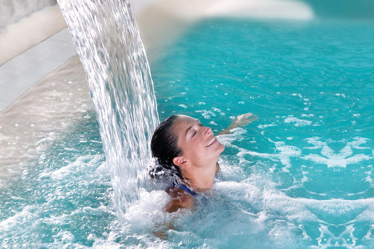 Breve storia dell’acqua santa. Terme, pellegrinaggi e mondanità Breve storia dell’acqua santa. Terme, pellegrinaggi e mondanità