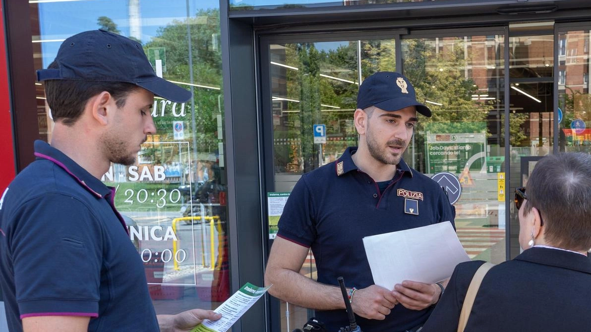 Anziani di Olgiate Olona avvisati: truffatori in azione con la trappola dello specchietto rotto. Importante segnalare alla Polizia locale e ai carabinieri. Anziani di Olgiate Olona avvisati: truffatori in azione con la trappola dello specchietto rotto. Importante segnalare alla Polizia locale e ai carabinieri.