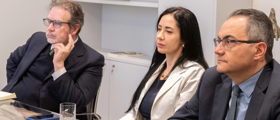 Luca Solari, Marina Brambilla e Gian Luigi Gatta durante il dibattito nella redazione de Il Giorno (Foto Fasani)