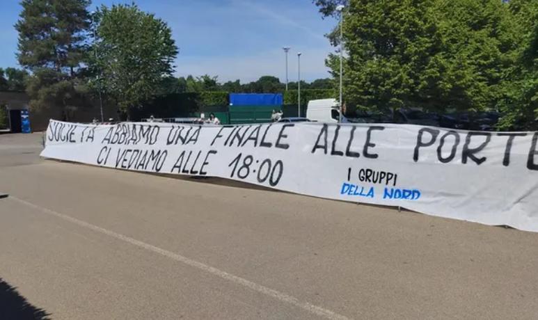 biglietti finale champions league scatta la protesta degli ultras sotto la sede dell inter da Ilgiorno.it biglietti finale champions league scatta la protesta degli ultras sotto la sede dell inter