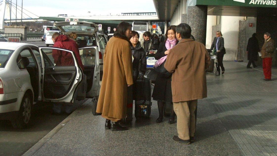 Nuove regole a Malpensa. Stop ai tassisti abusivi. Più severità con le auto Nuove regole a Malpensa. Stop ai tassisti abusivi. Più severità con le auto