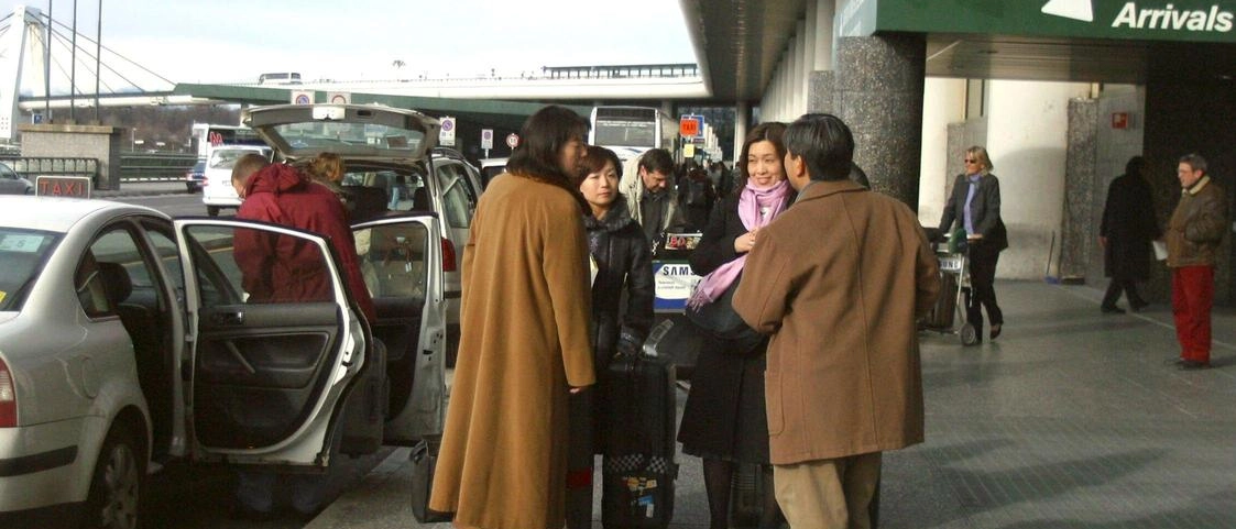 Nuove regole a Malpensa. Stop ai tassisti abusivi. Più severità con le auto