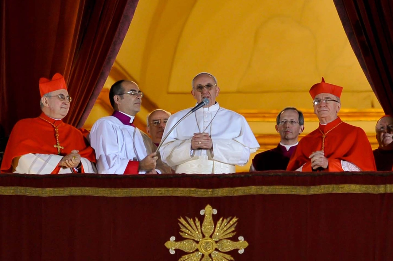 Piazza San Pietro, 13 marzo 2013: il cardinale Jorge Mario Bergoglio viene eletto in Conclave Papa Francesco