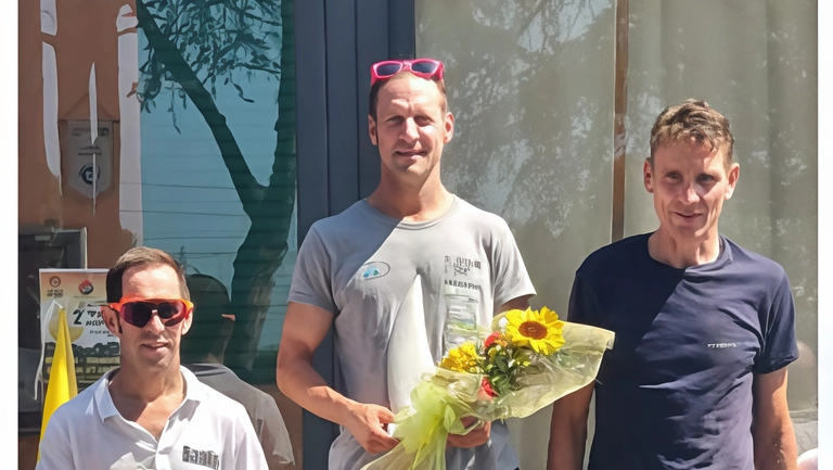 Filippo Beoni del Team Frigerio Viaggi JO.We SlopLine vince la sua 29esima gara in Toscana, dimostrando grande determinazione e abilità nel ciclismo amatoriale. Filippo Beoni del Team Frigerio Viaggi JO.We SlopLine vince la sua 29esima gara in Toscana, dimostrando grande determinazione e abilità nel ciclismo amatoriale.