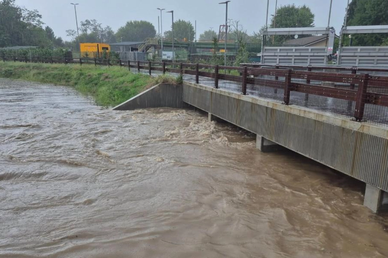 Il Seveso ha raggiunto il livello massimo alle porte di Milano