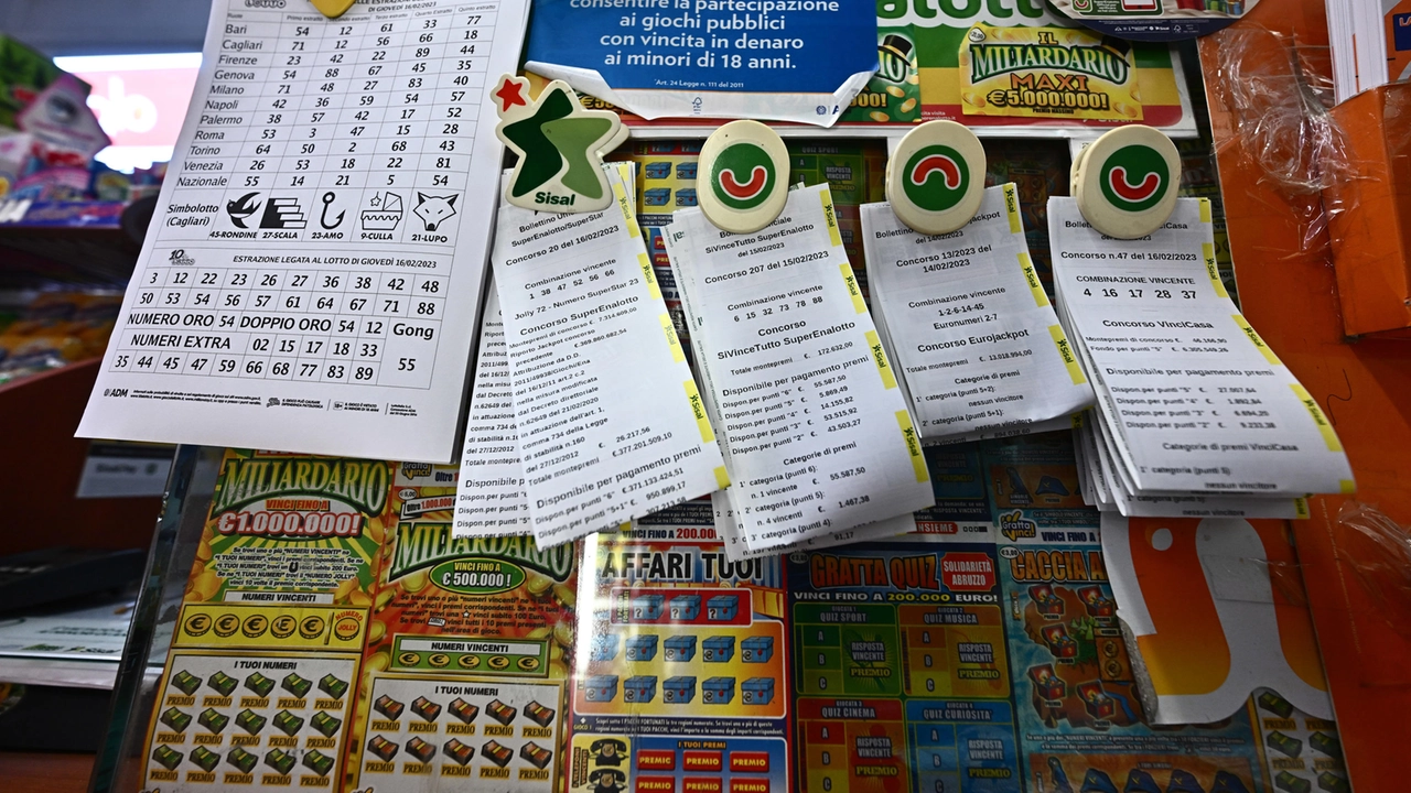 Il fortunato vincitore del '10 e Lotto' ha puntato solo 4 euro (foto d'archivio Ansa)