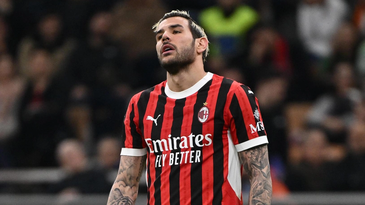 Il laterale francese Theo Hernandez lascerà il MIlan dopo una stagione sottotono Il laterale francese Theo Hernandez lascerà il MIlan dopo una stagione sottotono