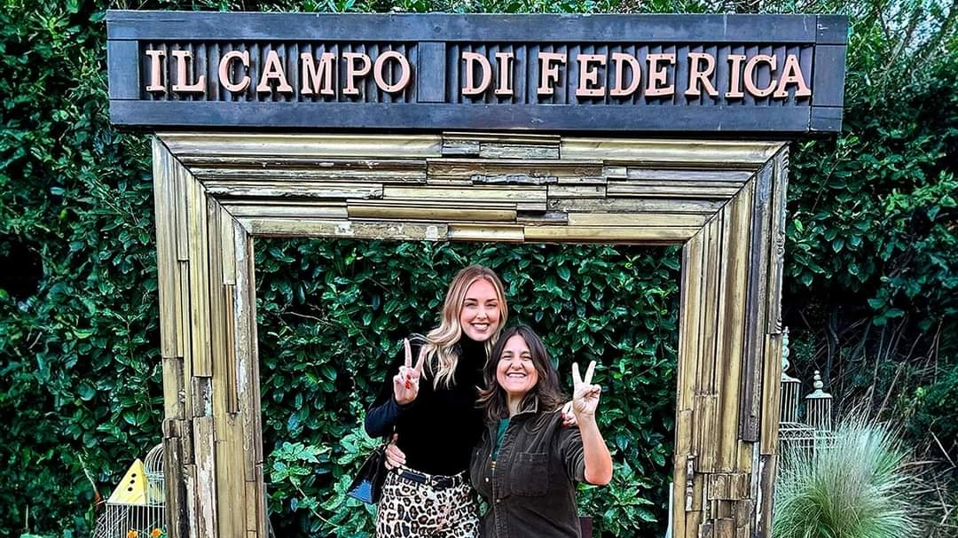 Chiara Ferragni insieme a Federica in una delle location più famose d'Italia Chiara Ferragni insieme a Federica in una delle location più famose d'Italia