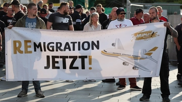 Il raduno di Remigration in un teatro comunale a Gallarate? Il clima si surriscalda: “Sabato tutti in piazza Libertà a protestare”, vertice in corso in Prefettura