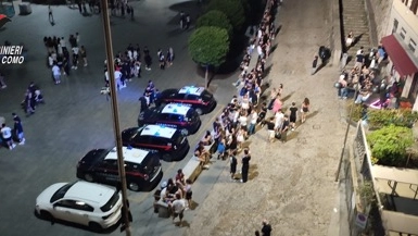 I controlli dei carabinieri nel centro di Cantù