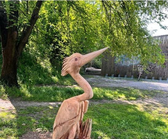 rinasce la scultura dell8217airone presa di mira dai vandali