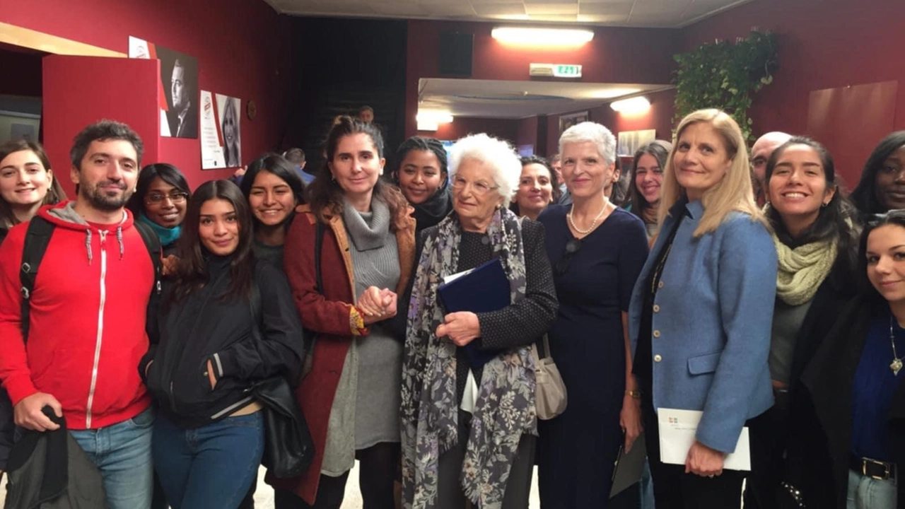 “Quando potevamo essere tutto“ è a cura dei partecipanti del Cde Creta e di Nicoletta Bortolotti. Gli ex adolescenti, ora ventenni, raccontano le proprie storie. E c’è chi ha già realizzato i propri sogni. “Quando potevamo essere tutto“ è a cura dei partecipanti del Cde Creta e di Nicoletta Bortolotti. Gli ex adolescenti, ora ventenni, raccontano le proprie storie. E c’è chi ha già realizzato i propri sogni.