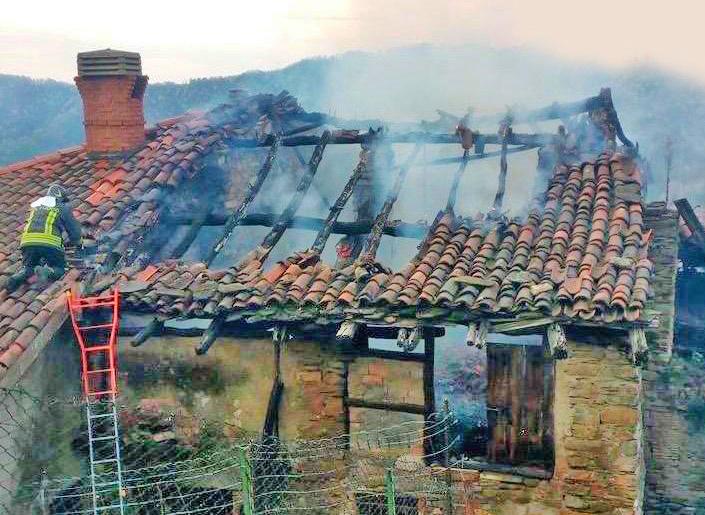 Cornalba, risolto il giallo dei 12 incendi in un mese: la piromane è una 60enne del paese Cornalba, risolto il giallo dei 12 incendi in un mese: la piromane è una 60enne del paese