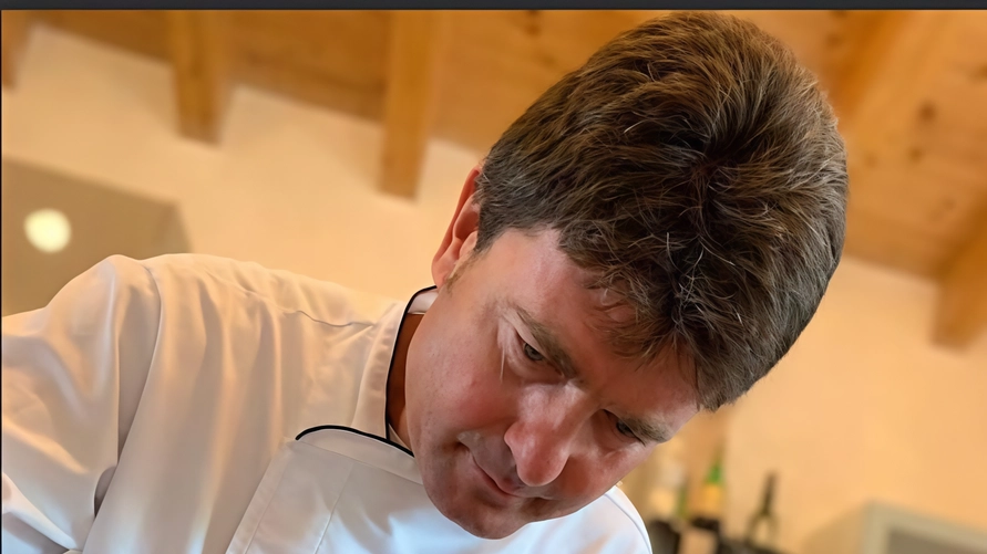 Il maestro del “Clubino Dadi“ fra innovazione e radici: "Metterei il panettone nel menù tutto l’anno. E il piatto che rappresenta la città è il Risotto alla milanese ma con la quaglia, per me la più raffinata". . Il maestro del “Clubino Dadi“ fra innovazione e radici: "Metterei il panettone nel menù tutto l’anno. E il piatto che rappresenta la città è il Risotto alla milanese ma con la quaglia, per me la più raffinata". .
