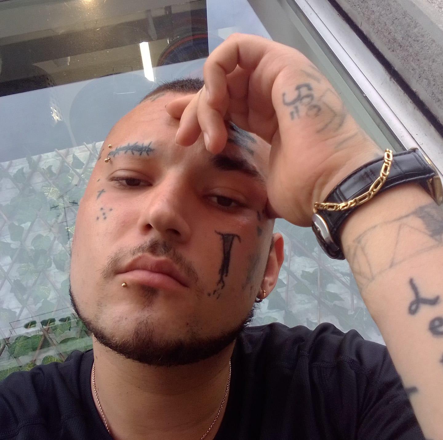 Il dolore e l’accusa di una mamma disperata: “Nessun posto nelle Rems: così mio figlio si è ucciso in galera” Il dolore e l’accusa di una mamma disperata: “Nessun posto nelle Rems: così mio figlio si è ucciso in galera”