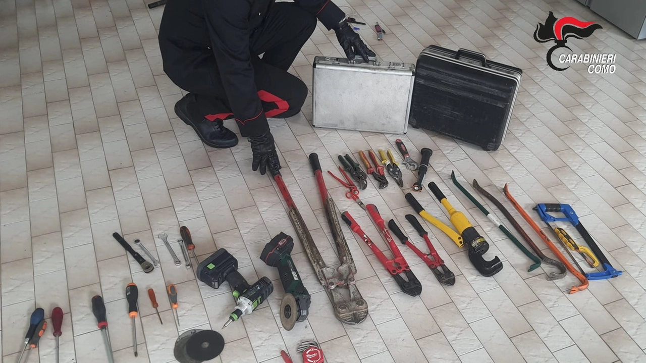 Gli attrezzi trovati sul furgone