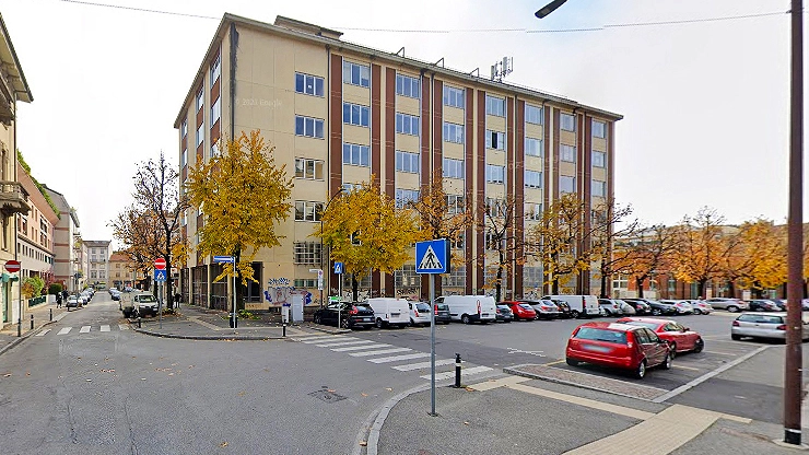 Nel palazzo di sette piani e due interrati in disuso dal 2010 saranno realizzati 35 appartamenti e 55 box Nel palazzo di sette piani e due interrati in disuso dal 2010 saranno realizzati 35 appartamenti e 55 box