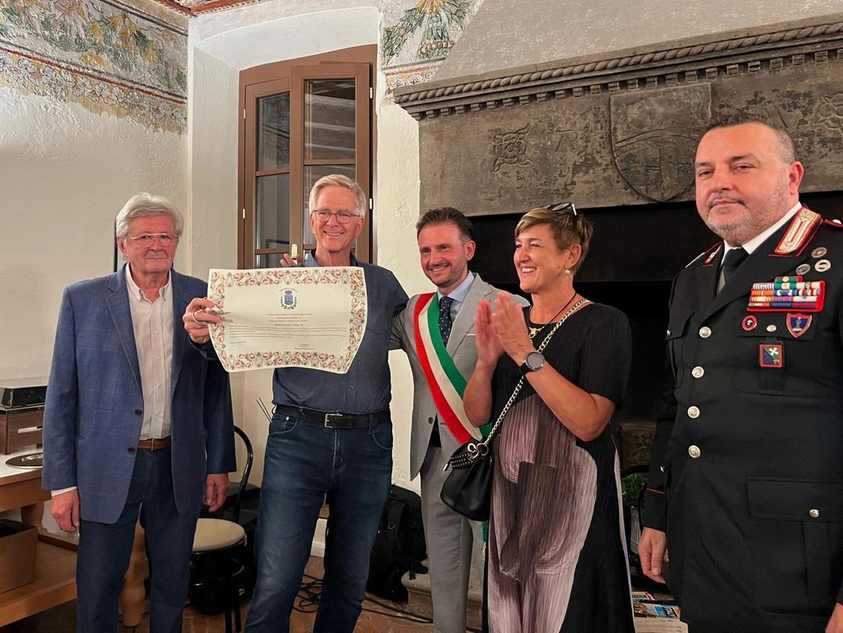 Benemerenza al giornalista americano Rick Steves: ha fatto conoscere le bellezze di Varenna in tutto il mondo Benemerenza al giornalista americano Rick Steves: ha fatto conoscere le bellezze di Varenna in tutto il mondo