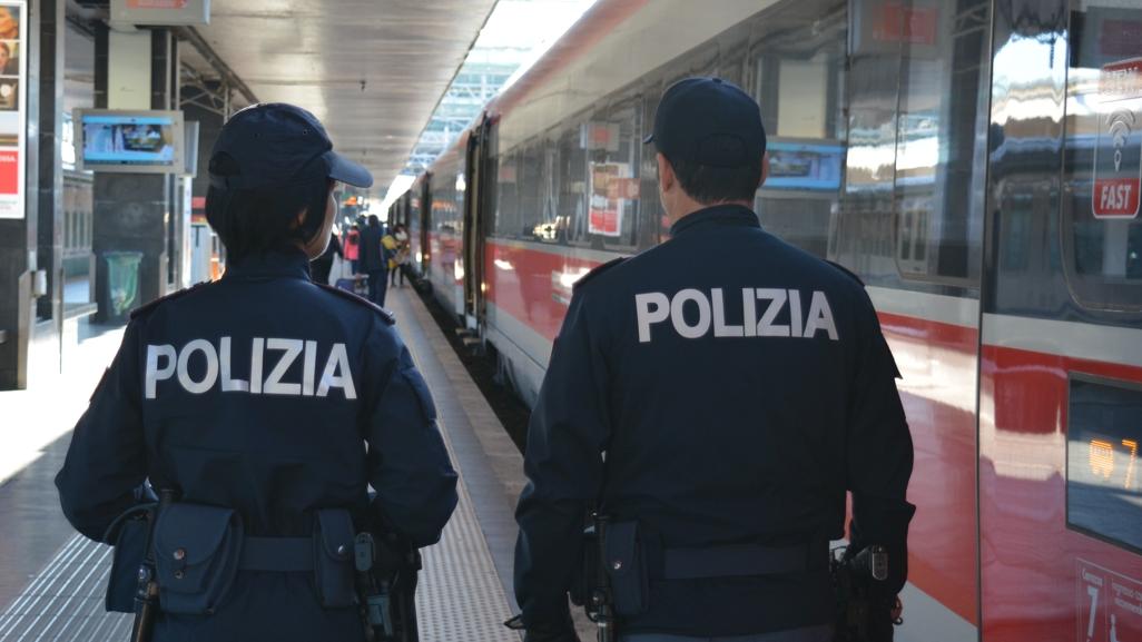 La collanina rubata per due volte sul treno è recuperata dal carabiniere e dal poliziotto fuori servizio