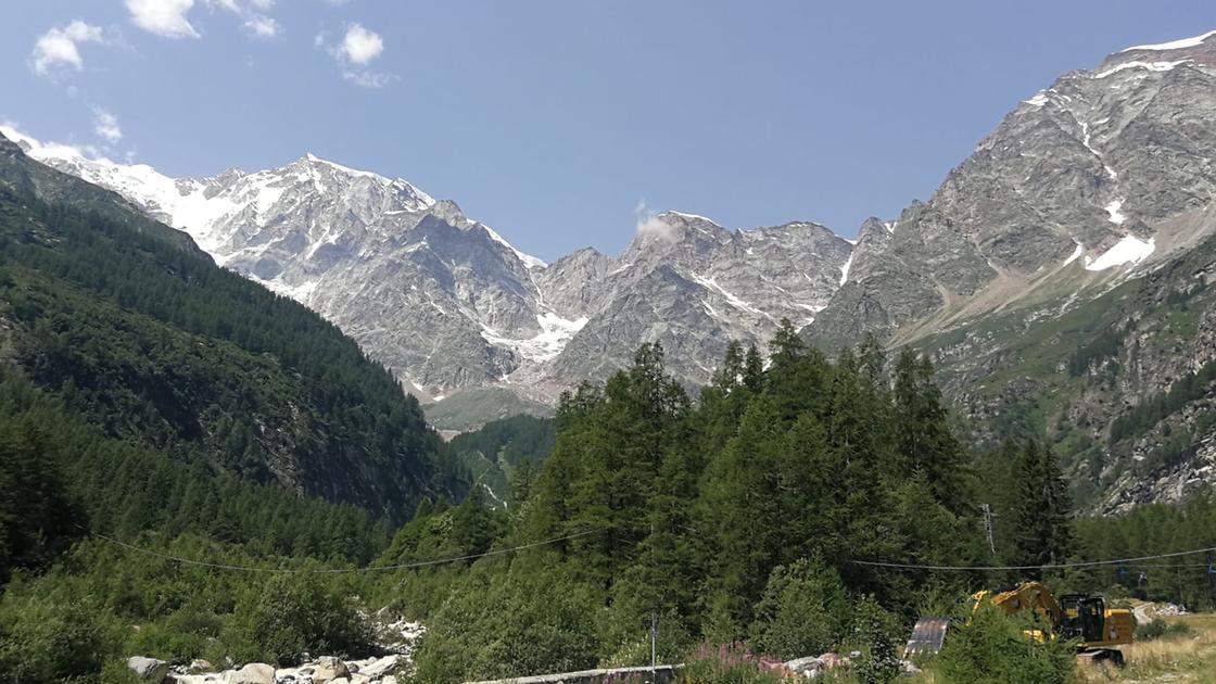 Incidente sul Monte Rosa, scivolata fatale nel canalone MarinelIi: morto scialpinista Incidente sul Monte Rosa, scivolata fatale nel canalone MarinelIi: morto scialpinista