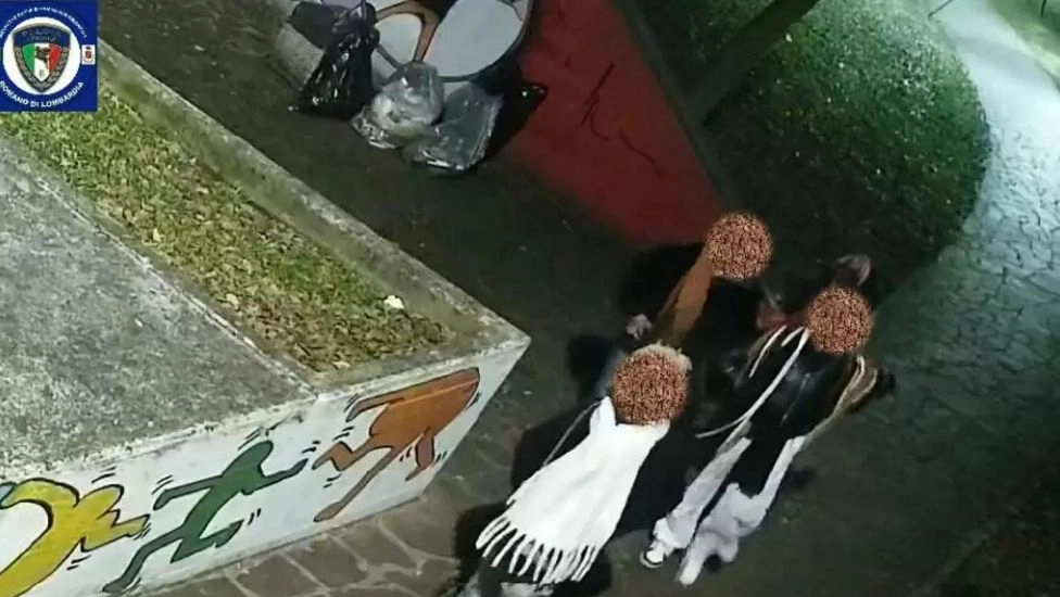 Romano di Lombardia, abbandonano rifiuti: immortalati dalle telecamere (Foto Agenti del Nucleo Ambientale della Polizia Locale)