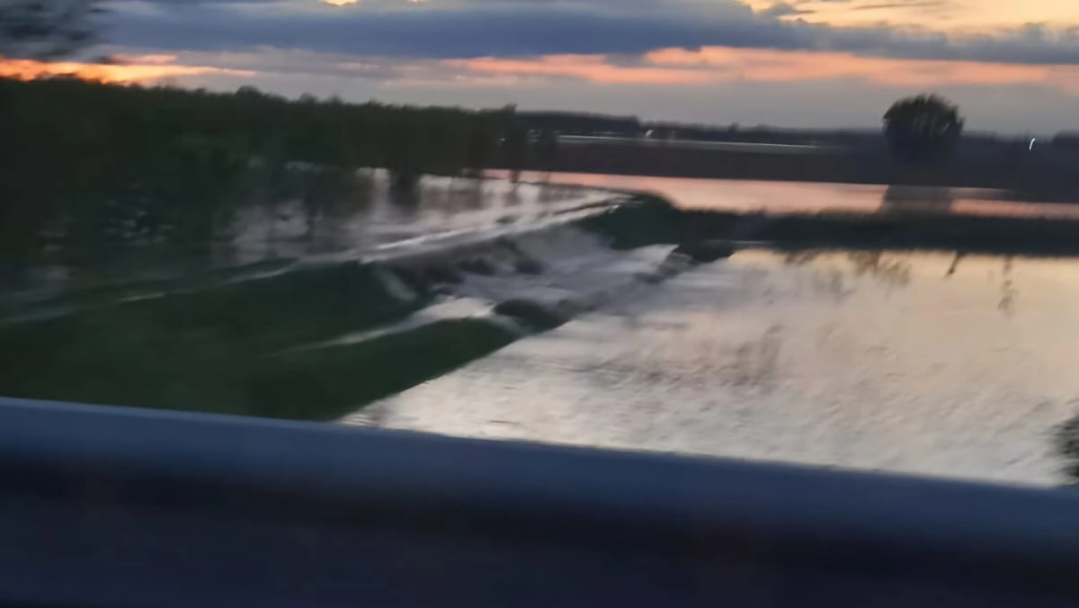 Piena del Po nel Lodigiano: nella notte chiuso e riaperto il sottopasso del Belpò