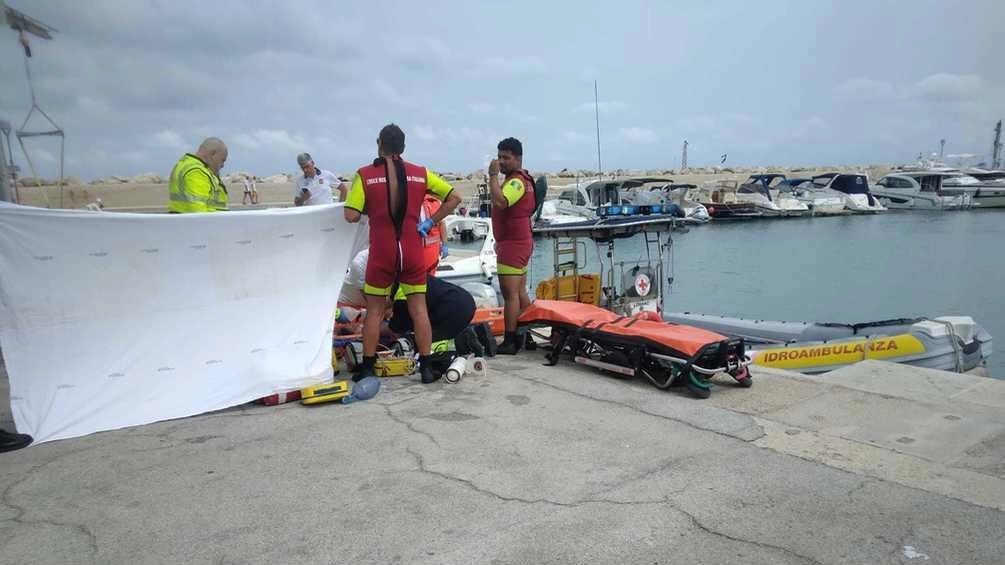 Per oltre un’ora i sanitari hanno tentato di rianimare Sofia Pozzi: la ragazza, ripescata in mare, non è mai rinvenuta Per oltre un’ora i sanitari hanno tentato di rianimare Sofia Pozzi: la ragazza, ripescata in mare, non è mai rinvenuta