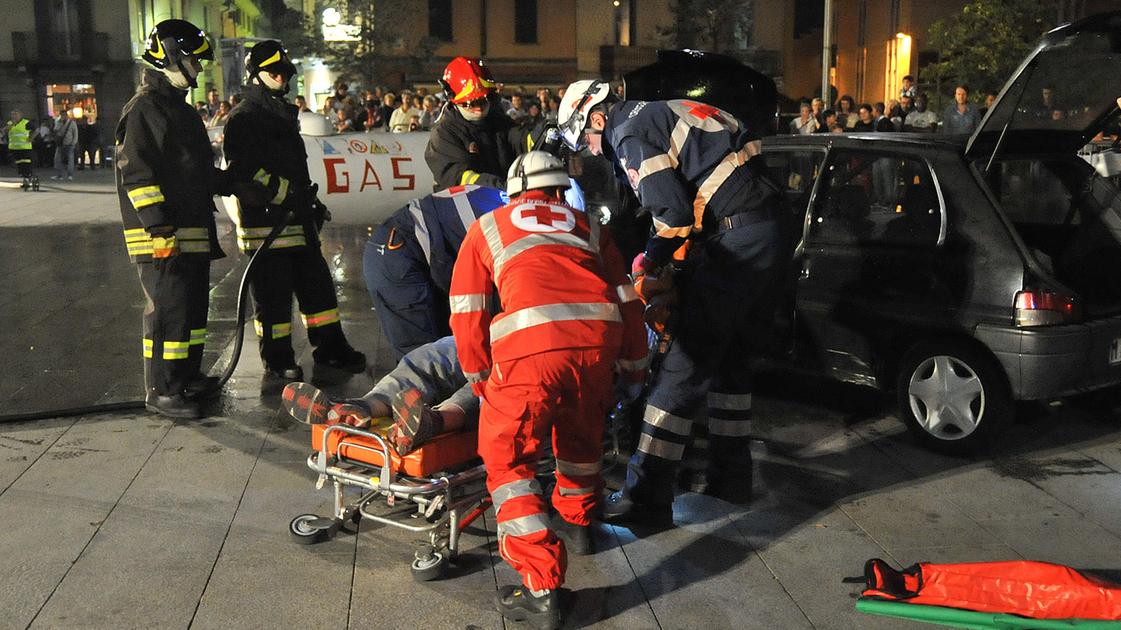 Terremoto alla Croce Rossa di Cantù: a casa di alcuni volontari il cibo per le famiglie in crisi, otto indagati