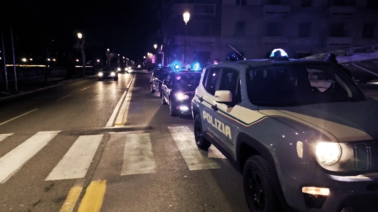 L'intervento della Volante ha scongiurato conseguenze peggiori L'intervento della Volante ha scongiurato conseguenze peggiori