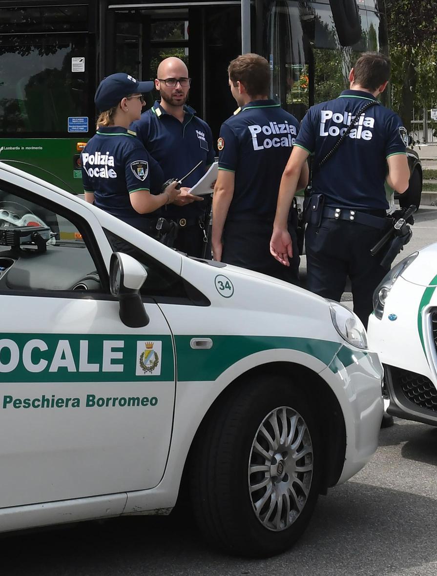 Controlli in via Como, sei persone in Questura Controlli in via Como, sei persone in Questura