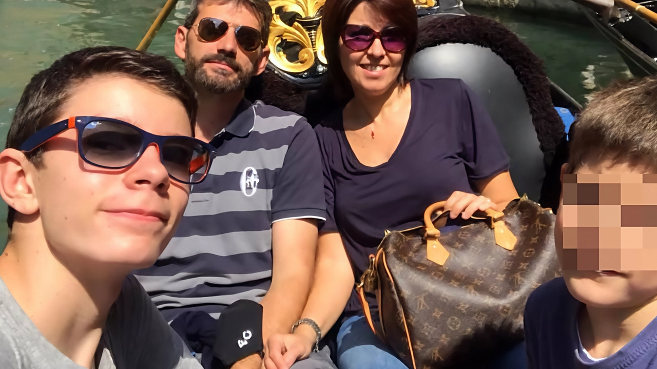 Riccardo Chiaroni con i genitori e il fratellino durante un viaggio a Venezia Riccardo Chiaroni con i genitori e il fratellino durante un viaggio a Venezia