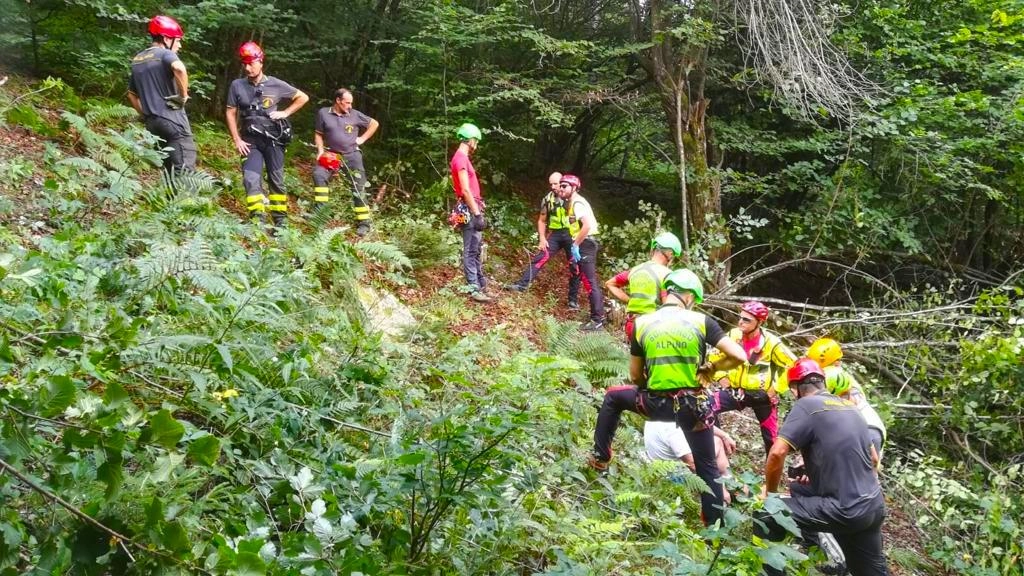 Doveva essere una bella giornata da trascorrere in compagnia sulle montagne bergamasche. Si è invece trasformata in una tragedia, ieri... Doveva essere una bella giornata da trascorrere in compagnia sulle montagne bergamasche. Si è invece trasformata in una tragedia, ieri...