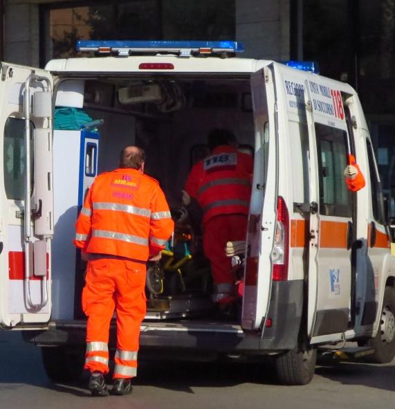 Toscolano Maderno, malore mentre passeggia insieme al marito: morta turista olandese Toscolano Maderno, malore mentre passeggia insieme al marito: morta turista olandese