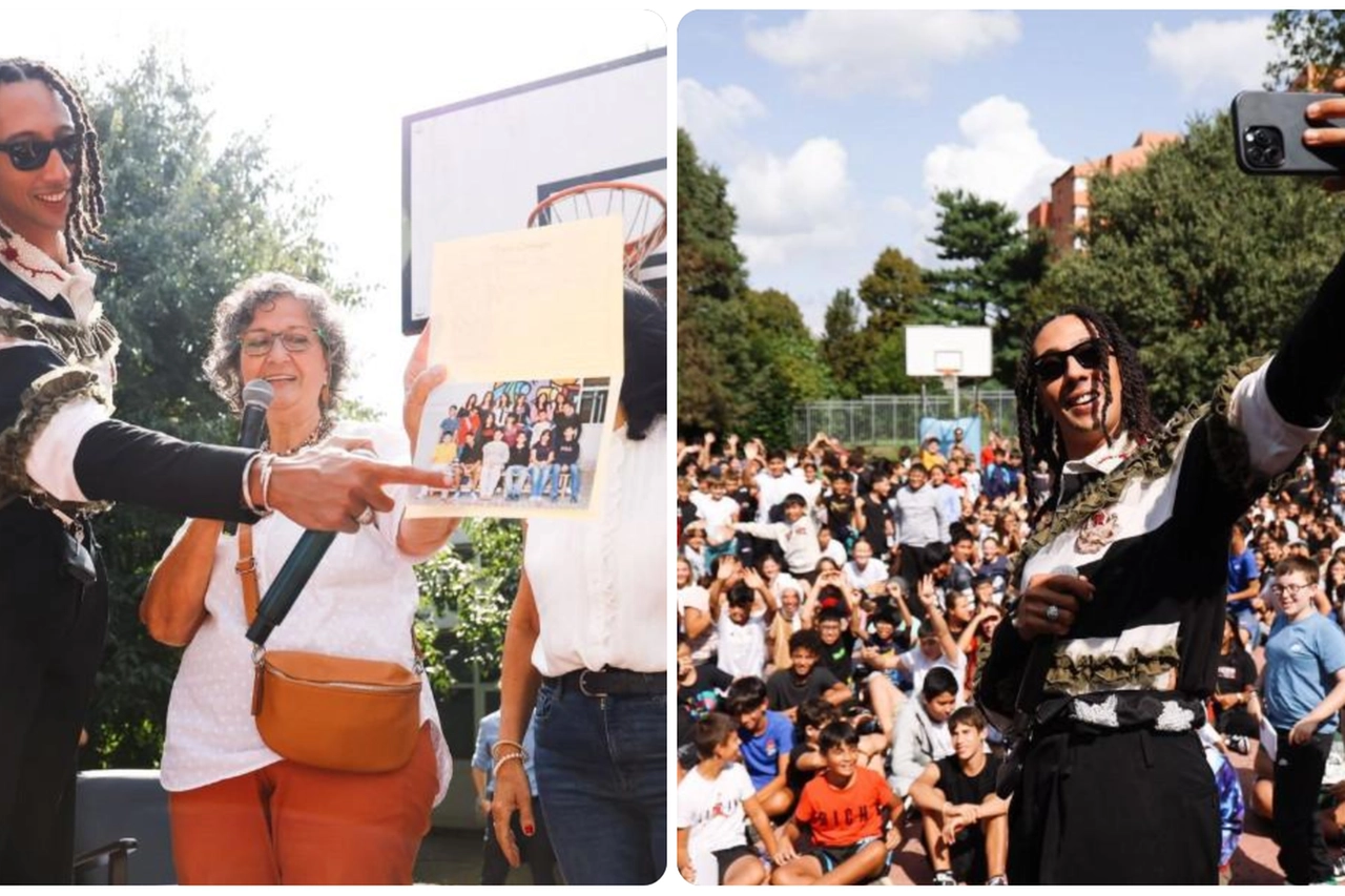 Ghali, il seflie con gli studenti delle medie di Baggio e l'incontro con gli inseganti della sua vecchia scuola