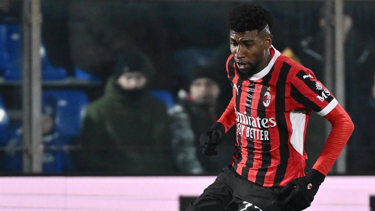 Emerson Royal si allena di nuovo dopo l'infortunio, ma il suo futuro al Milan è incerto, con il Galatasaray tra le opzioni.