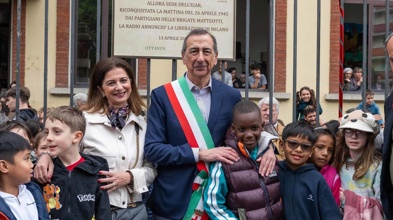 L’annuncio della Liberazione dal nazi fascismo a Milano è arrivato il 26 aprile del 1945 dalle onde radiofoniche di...