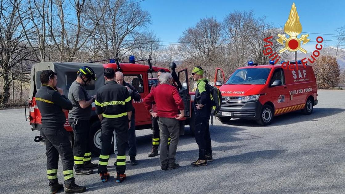 Maltempo a Cernobbio, il torrente si ingrossa: 3 ragazzi bloccati. Vigili del fuoco lo guadano e li imbragano Maltempo a Cernobbio, il torrente si ingrossa: 3 ragazzi bloccati. Vigili del fuoco lo guadano e li imbragano