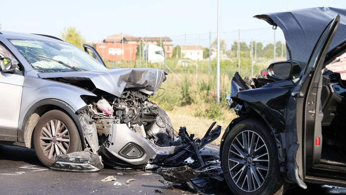 Incidente sull’A4 Milano Torino: 4 morti e 1 ferito gravissimo. Un 70enne contromano avrebbe provocato la strage Incidente sull’A4 Milano Torino: 4 morti e 1 ferito gravissimo. Un 70enne contromano avrebbe provocato la strage