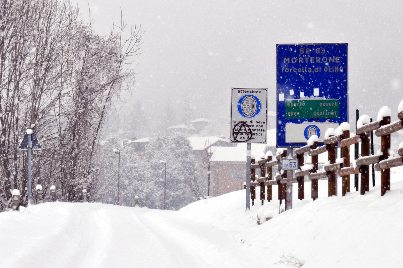 Neve lungo la strada per Morterone
